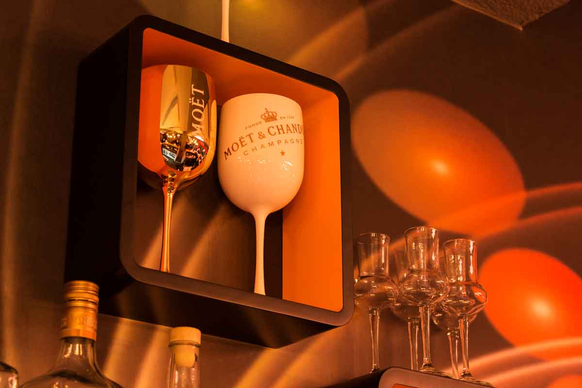 Dekor in der Schächtele Bar